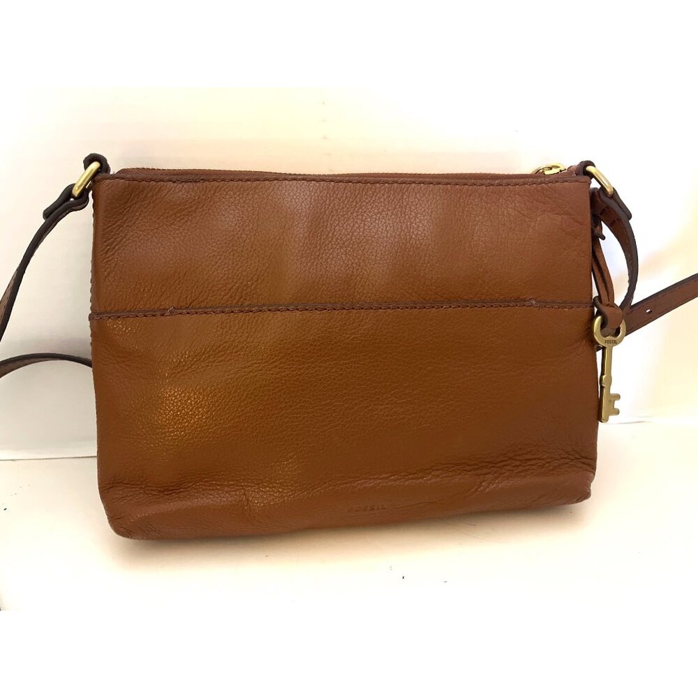 Fossil Soft Brown Leather Crossbody Bag Adjustable Strap Zipper Close Pockets